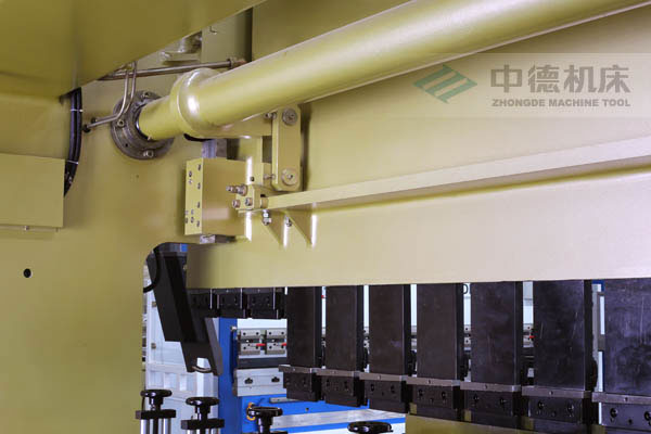 ZDPK-10032配有中德公司最新型扭軸同步裝置，強(qiáng)度高，能調(diào)節(jié)，專利技術(shù)