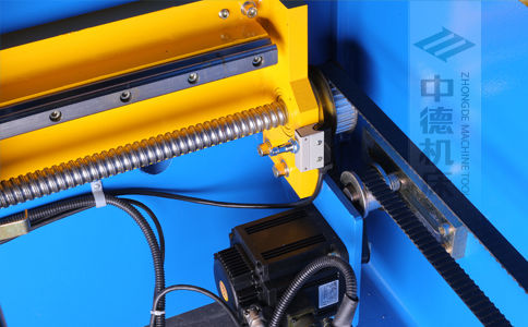 ZDPK-16032X軸配有滾珠絲桿及直線導(dǎo)軌，大功率伺服電機，鋼絲同步帶，能顯著提升X軸定位精度及速度 (2).jpg